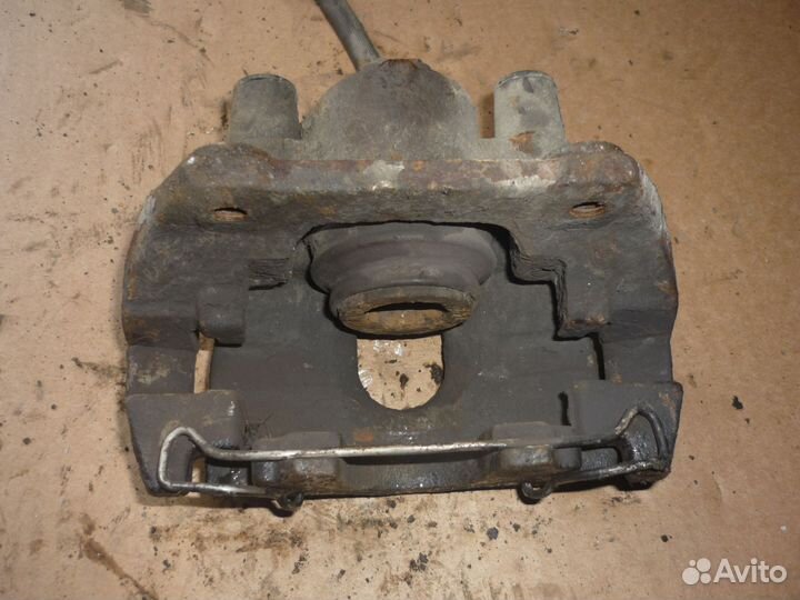 Суппорт задний Вольво S60 левый