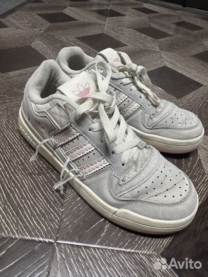 Кроссовки женские