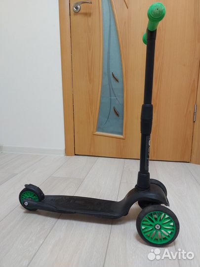 Самокат складной трехколесный