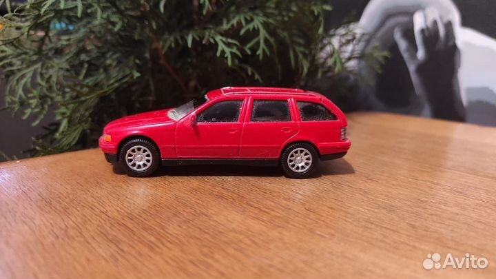 BMW 325i Touring 1:43