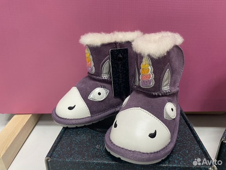 Продам новые угги для девочки эму
