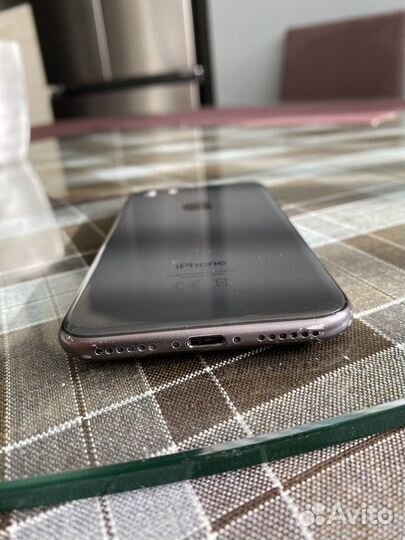 iPhone 8, 64 ГБ