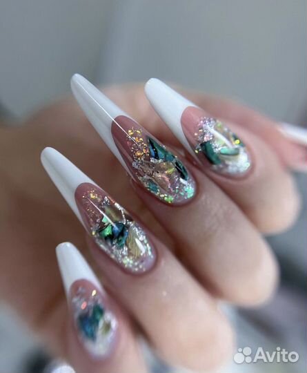 Покрытие ногтей на руках лаком