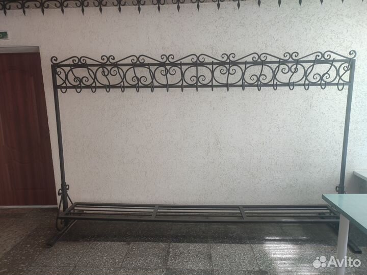 Вешалка кованая напольная