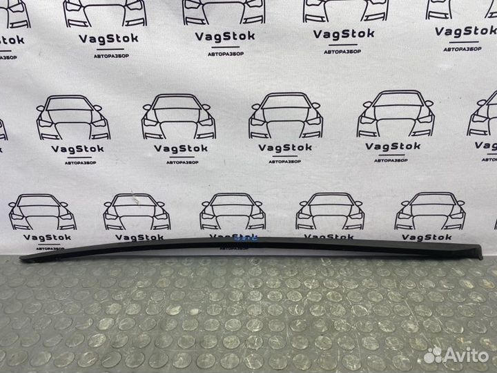 Молдинг лобового стекла правый Audi A4 B8 cdnb