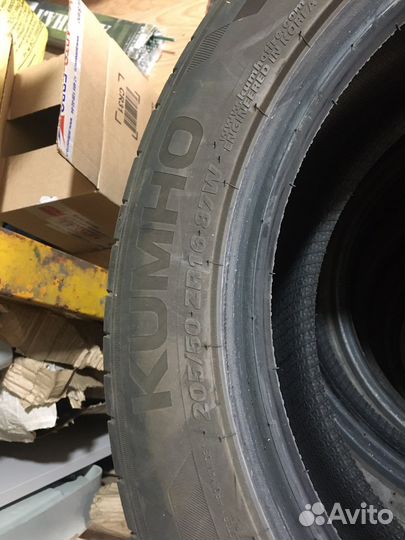 Kumho Ecsta HS52 205/50 R16