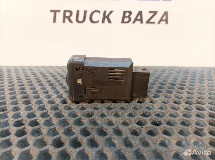 81259070317 Кнопка подогрева сидений