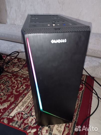 Продам компьютер с монитором и с столом