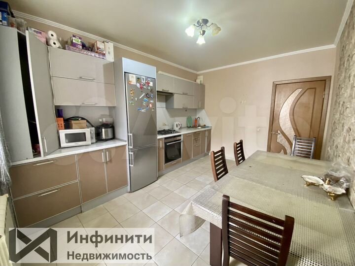 2-к. квартира, 64 м², 1/10 эт.