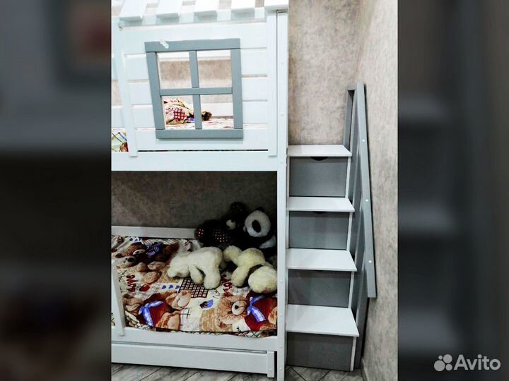 Двухъярусная кровать