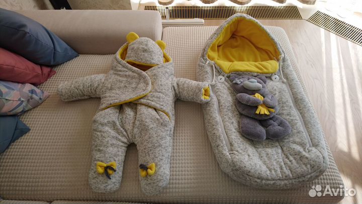 Конверт и комбинезон, шапочка, бант на выписку зим