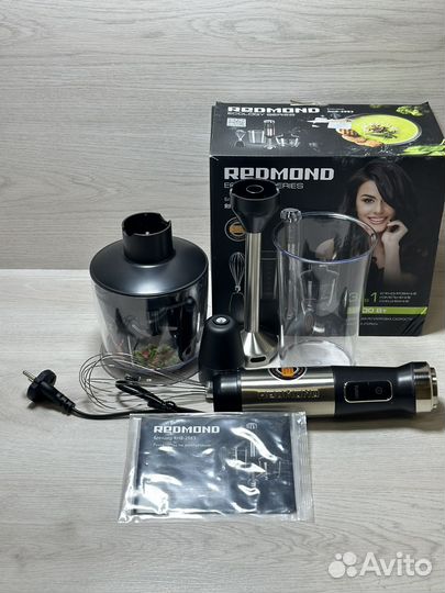 Redmond Погружной блендер RHB-2983, черный