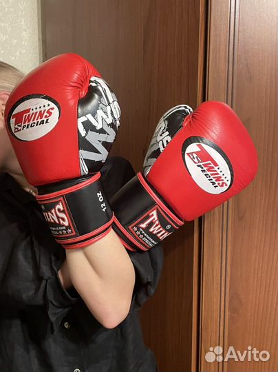 Боксерские перчатки twins 12