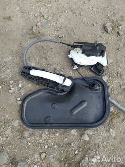 Замок двери задней левой Volkswagen Polo (Mk5) V р