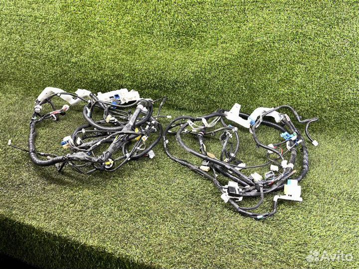 Проводка салона Toyota Voxy ZRR75 3zrfae 2009