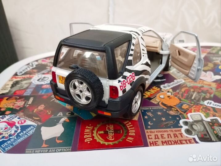 1/24 модель Land Rover Bburago Italy