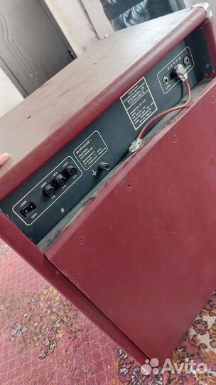 Гитарный комбоусилитель