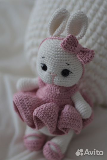 Вязаные игрушки зайка