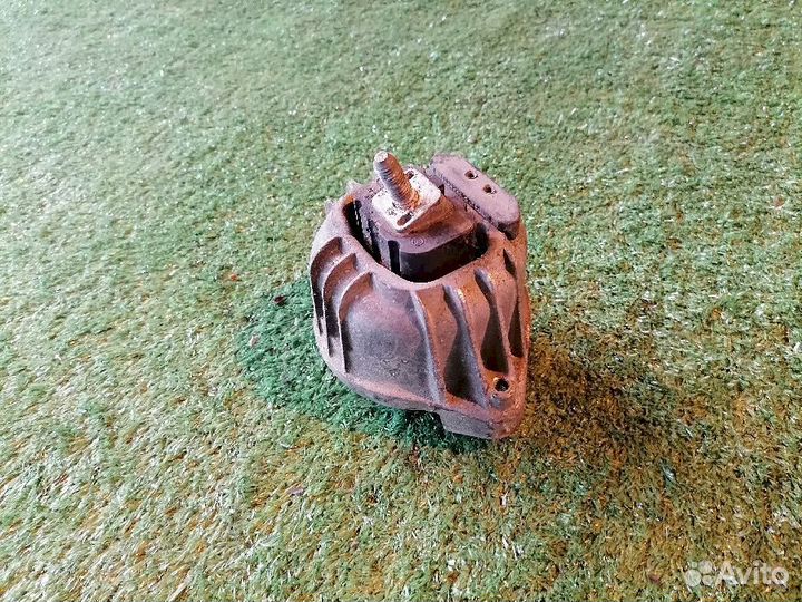 Опора двигателя (подушка двс) 13981112 BMW 3-serie