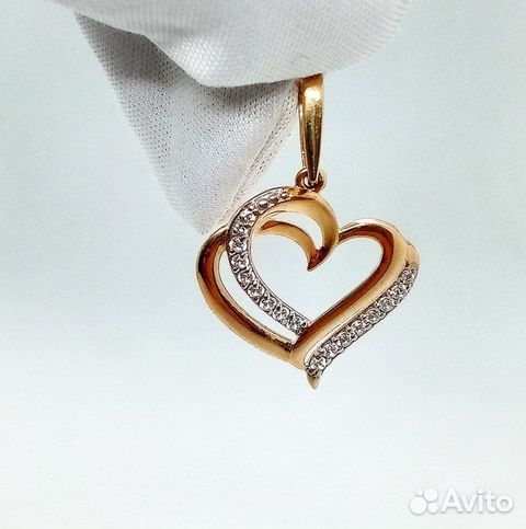 Золотая подвеска с камнем