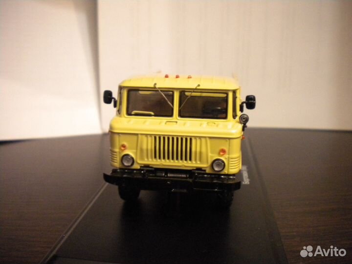 Газ-66 бортовой бежевый SSM