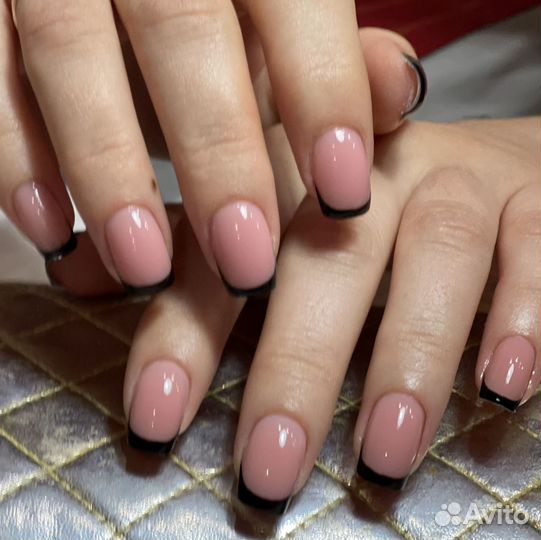 Маникюр с покрытием лаком