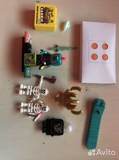 Lego фигурки и детали