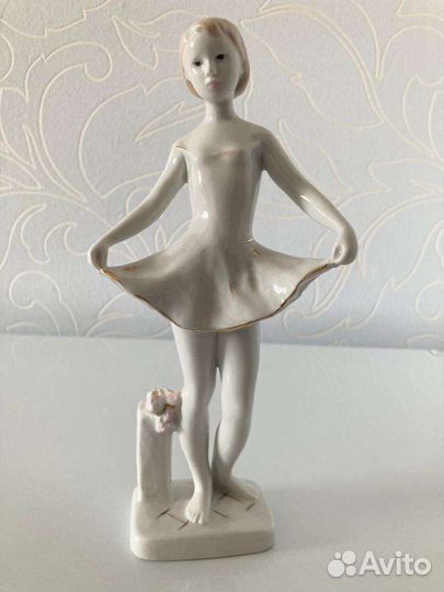 Фарфоровая статуэтка Юная балерина лфз