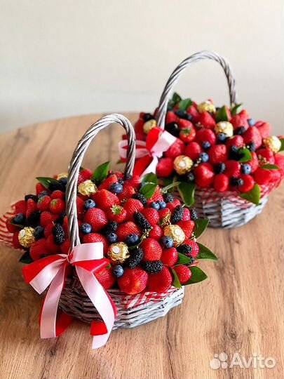 Корзина из клубники