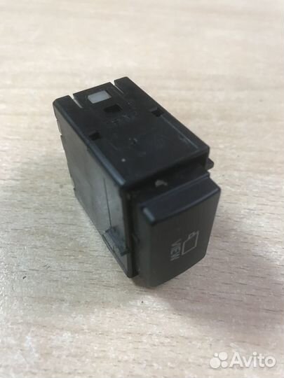 Кнопка камеры toyota Land Cruiser 200 2016 год