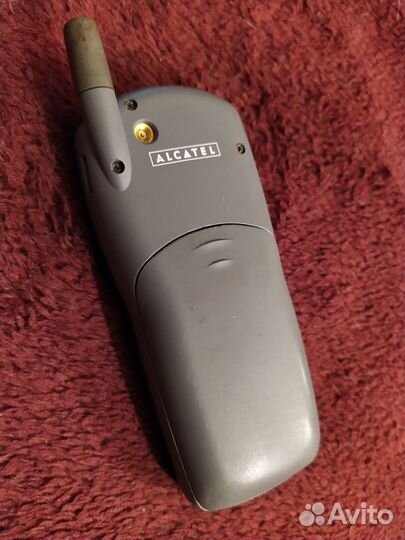 Кнопочный телефон Alcatel в коллекцию