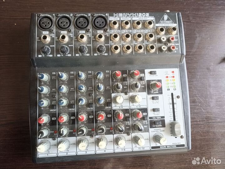 Микшерный пульт Беринжер 1202