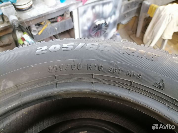 Pirelli Formula Ice 205/60 R16 96T