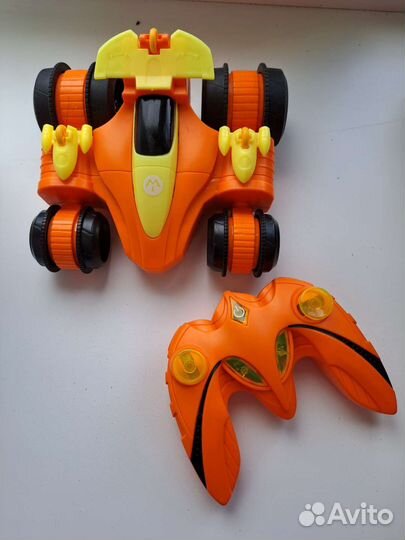 Машинка на пульте управления