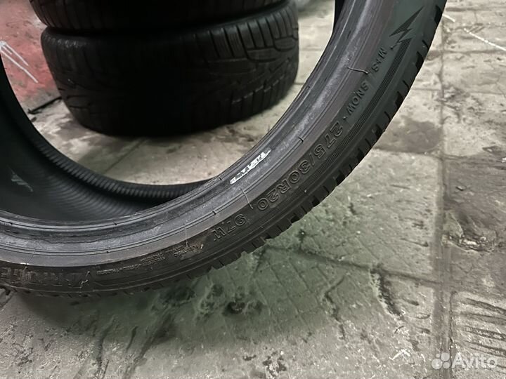 Bridgestone Blizzak LM-005 275/30 R20