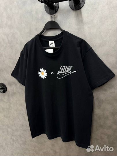 Футболка Nike с ромашкой черная оверсайз