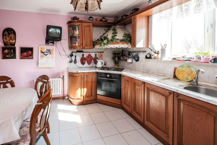 Коттедж 254 м² на участке 8 сот.