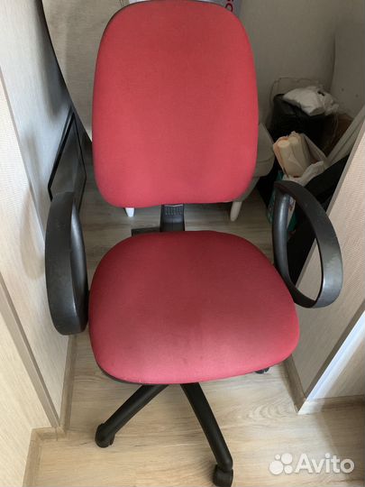 Офисное кресло
