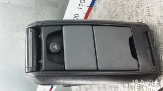 Подлокотник центральный volvo XC90 1 (HKR16IX01)