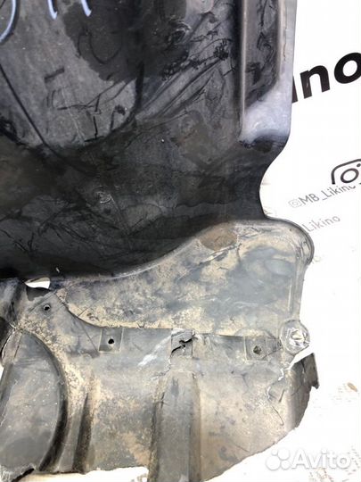 Подкрылок передний левый Mercedes R-Class W251