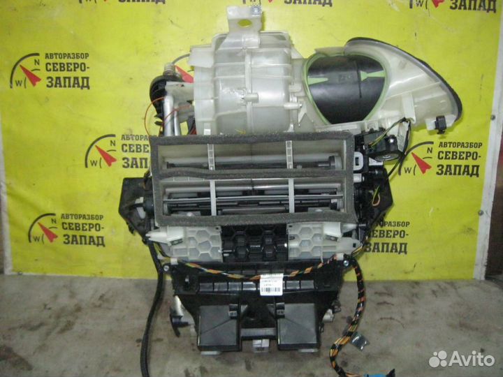 Peugeot 308 Корпус печки 2011