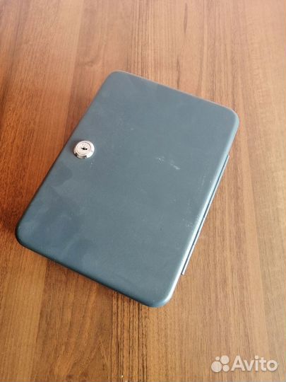 Ключница настенная металлическая