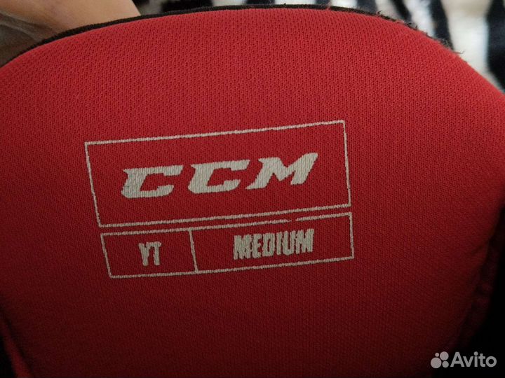 Хоккейные шорты и нагрудник