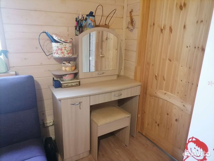 Трюмо с зеркалом