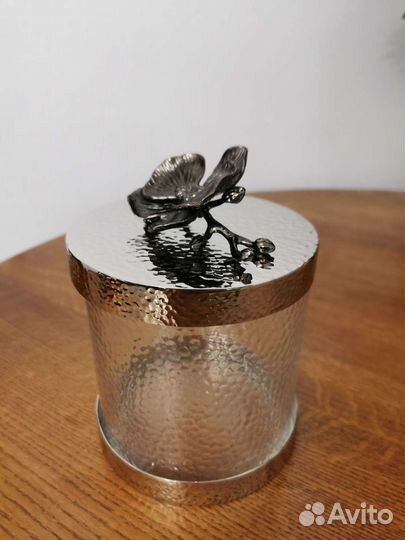 Банки Michael Aram