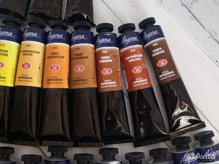 Акриловые краски Ладога