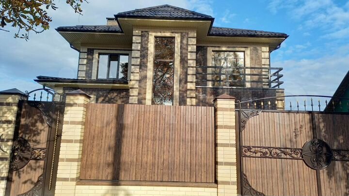 Дом 207 м² на участке 6 сот.