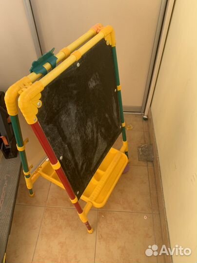 Мольберт (детская доска для рисования)