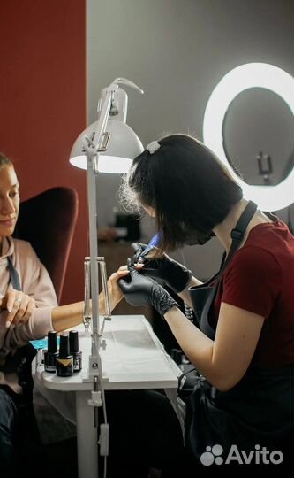 Маникюр и педикюр в 4 руки