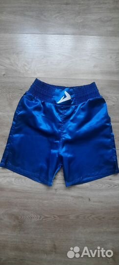 Перчатки для бокса новые,шорты